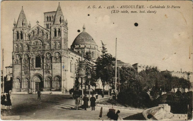 CPA Angouleme- Cathedrale Saint Pierre FRANCE (1073678)