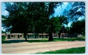 INDIANOLA, Iowa IA ~ Roadside VAN'S COURTS Motel c1960s Warren County Postcard