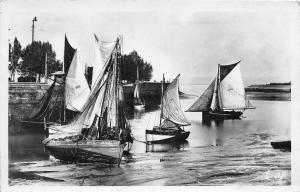 BR5376 Honfleur Barques de Peche ship bateaux   france