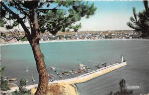 BR5391 Erquy vue generale sur la plage du bourg et le port  france