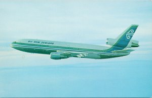 Air New Zealand DC-10 Series 30 Airplane Advertising Unused Postcard G52