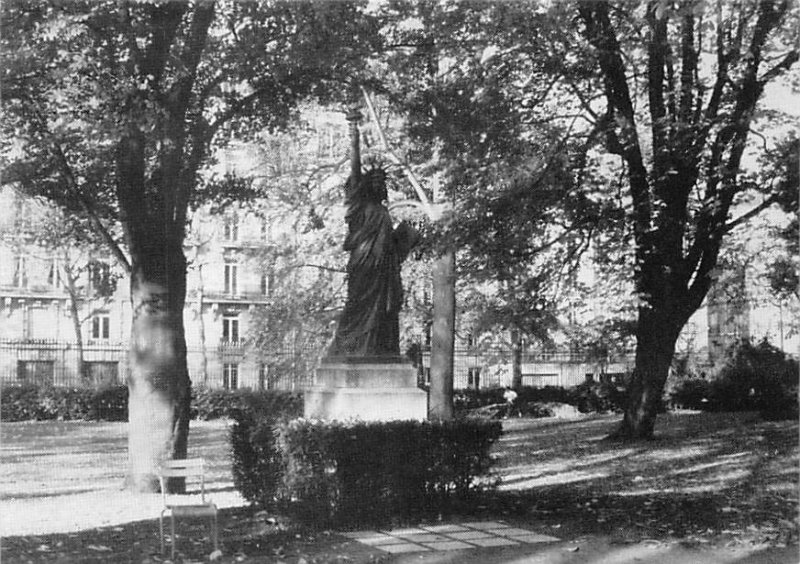 Statue of Liberty Post Card La Statue de la Liberte Luxembourg, Paris Unused