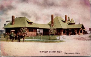 Postcard MI Kalamazoo Michigan Central Depot Buggies Train 1909 M72