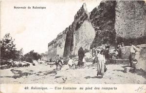 B93228 salonique une fontaine au pied des remparts greece