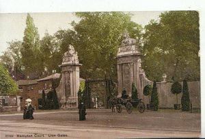 Middlesex Postcard - Hampton Court - Lion Gates - Ref 12210A