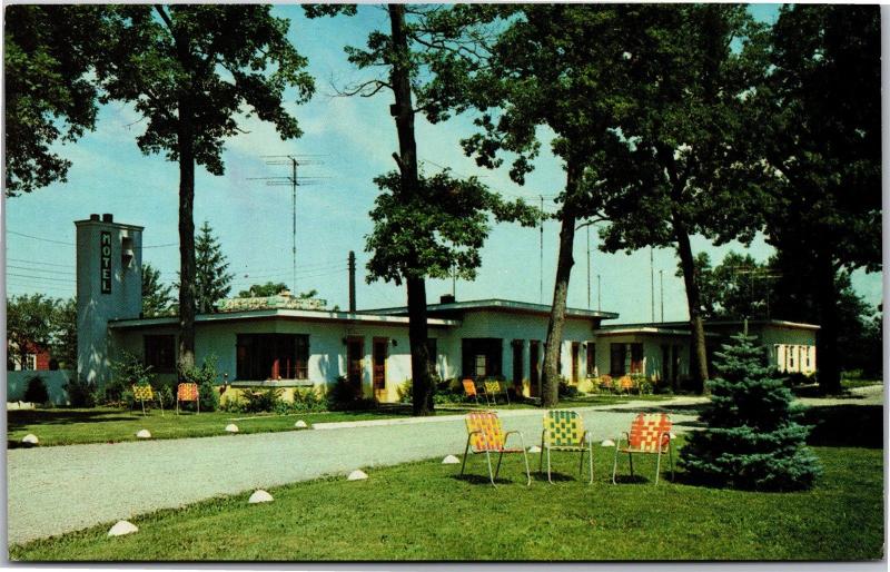 Rinehart Hotel, Near Dyer IN Lawn Chairs Vintage Postcard H11