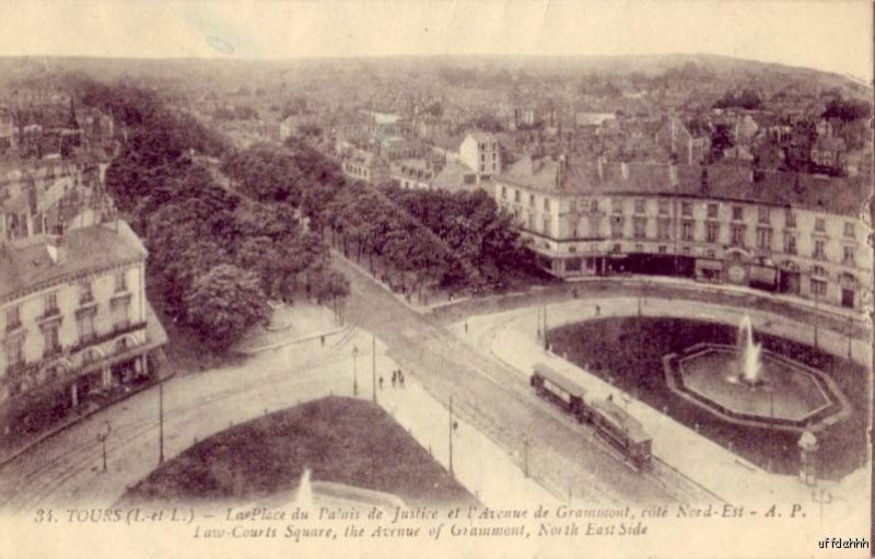 TOURS FRANCE LA PLACE DU PALAIS DE JUSTICE DE GRAMMONT