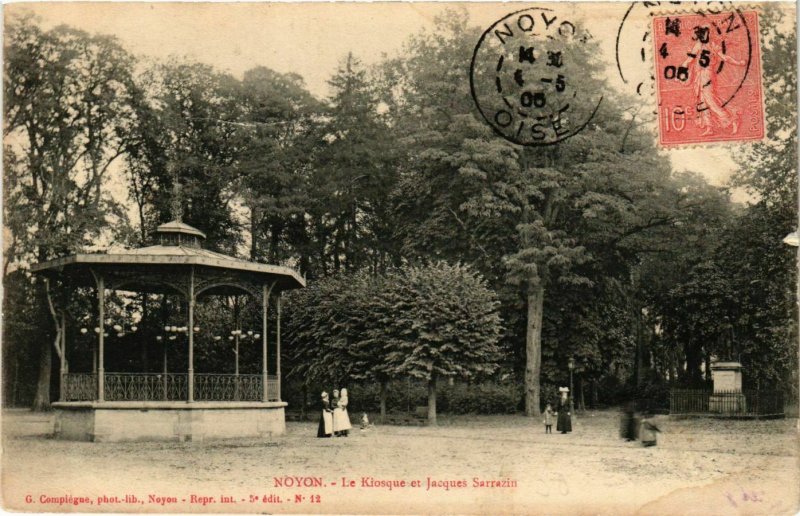 CPA NOYON Le Kiosque et Jacques Sarrazin (864989)