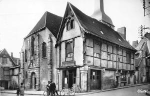 BR7332 Eglise St Pierre et Vieilles Maisons Montlucon france