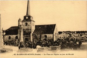 CPA St-JEAN-de-MONTS - La Place de l'Église un jour de Marché (167422)