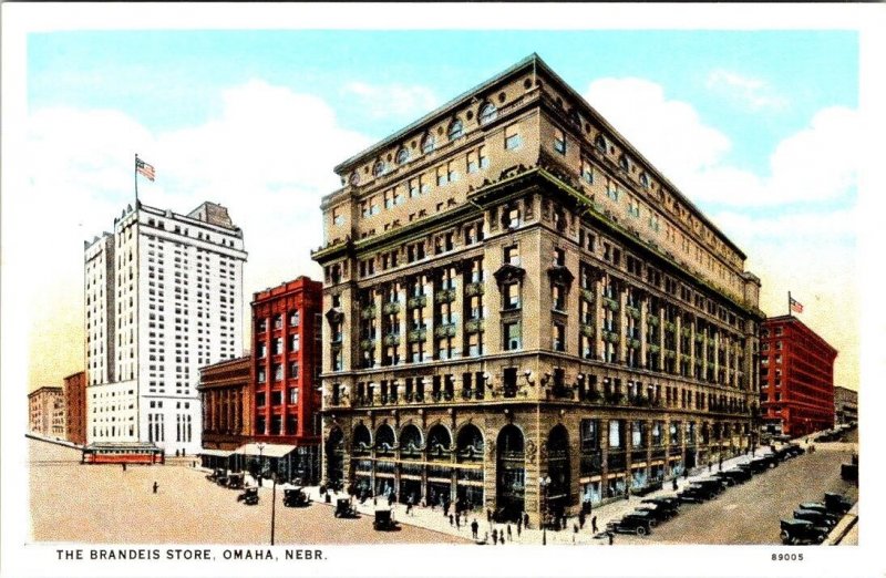 Omaha, NE Nebraska THE BRANDEIS DEPARTMENT STORE & Street Scene ca1920s Postcard