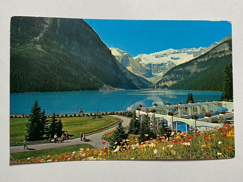 POSTED 1961 CANADA POSTCARD - LAKE LOUISE BANFF NATIONAL PARK ALBERTA (KK3912) 