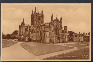 Herefordshire Postcard - Hereford Cathedral     T2370