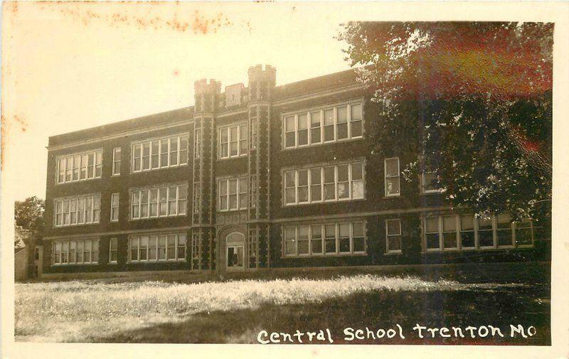 Central School Grundy County 1940s Trenton Missouri RPPC Photo Postcard 11580