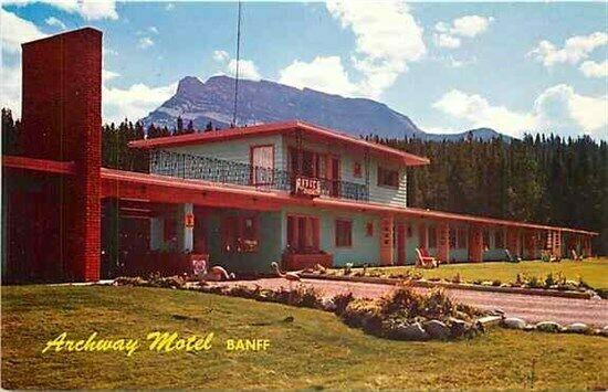 Canada, Alberta Banff, Archway Motel, Mike Roberts C12906