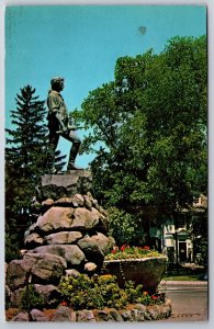Lexington Massachusetts~Captain Parker Statuen & Buckman Tavern~Vintage Postcard