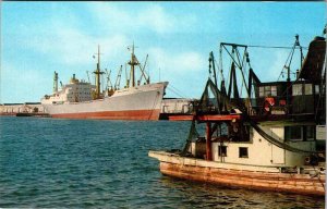 Postcard BOAT SCENE Gulfport Mississippi MS AK0445