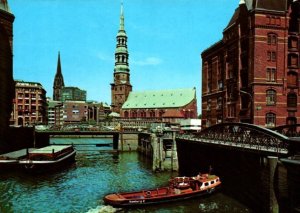 VINTAGE CONTINENTAL SIZE POSTCARD HAMBURG'S CANALS