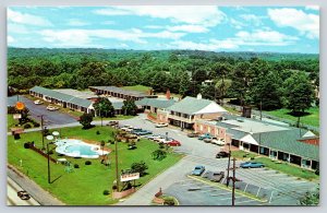 Roadside~Colonial Court Motel~Greenville SC~Swimming Pool~Vintage Postcard