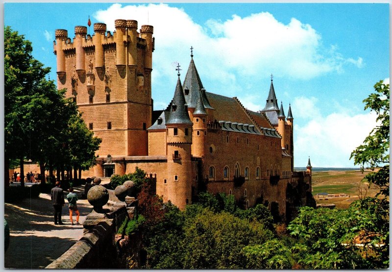 VINTAGE CONTINENTAL SIZE POSTCARD PRINCIPAL FAÇADE OF THE ALCAZAR CASTLE SEGOVIA