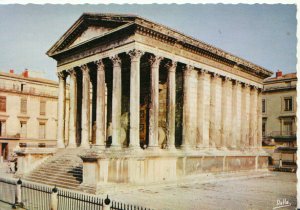 France Postcard - Nimes - La Maison Carree - Ref TZ5083