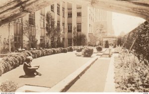 RP: NEW YORY CITY , 1930s ; Rockefellar Center , The English Garden