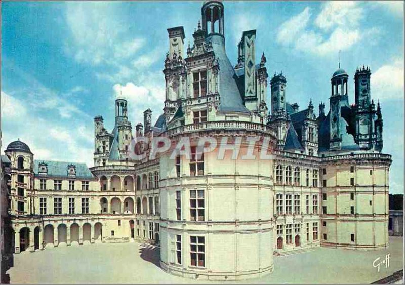 Modern Postcard The Chateaux of the Loire Chambord (Loir et Cher) Inner Court