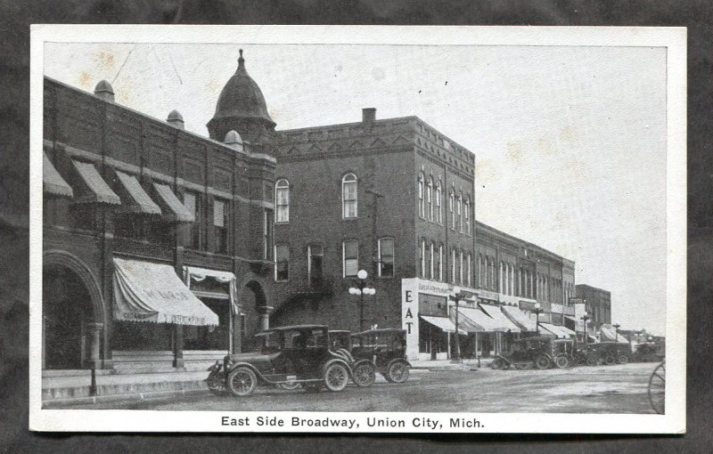 dc413 - UNION CITY Mich 1920s East Side Broadway. Old Cars