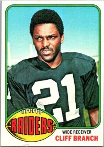 1976 Topps Football Card Cliff Branch Los Angeles Raiders sk4651