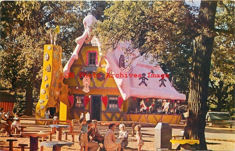 IL, Dundee, Illinois, Santa's Village, Gingerbread House, Mike Roberts No SC5351
