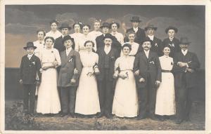 us427 group picture wedding couple germany bavaria real photo social life