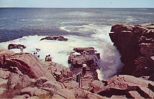 THUNDER HOLE ACADIA National Park Bar Harbor PEOPLE ON CLIFFS MAINE