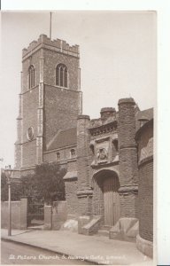 Suffolk Postcard - St Peters Church & Wolsey's Gate - Ipswich - RP - Ref 17040A