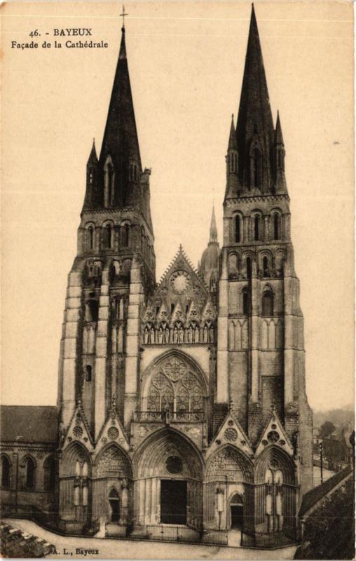 CPA BAYEUX-Facade de la Cathédrale (422167)