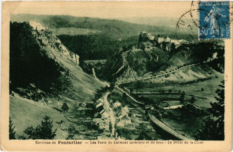 CPA Environs de PONTARLIER - Les Forts du Larmont intérieur et de Joux (299868)