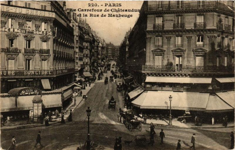 CPA Paris 9e - Le Carrefour de Chateaudun (273948)