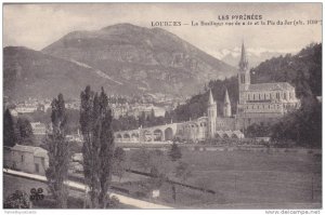 LOURDES, La Basilique vue de oeste et la Pie du Jer (alt. 1000) Les Pyrenees...