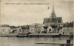 CPA PONT-sur-YONNE - Place du Fort et Bateaux-Lavoir (146412)