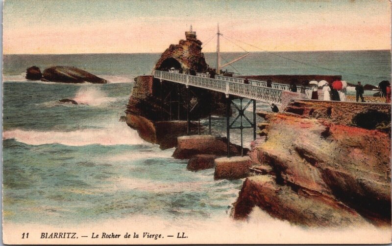 France Biarritz Le Rocher de la Vierge Vintage Postcard 09.11
