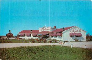 Iowa Marshalltown Lloyds Restaurant roadside Dexter 1950s Postcard 22-3761