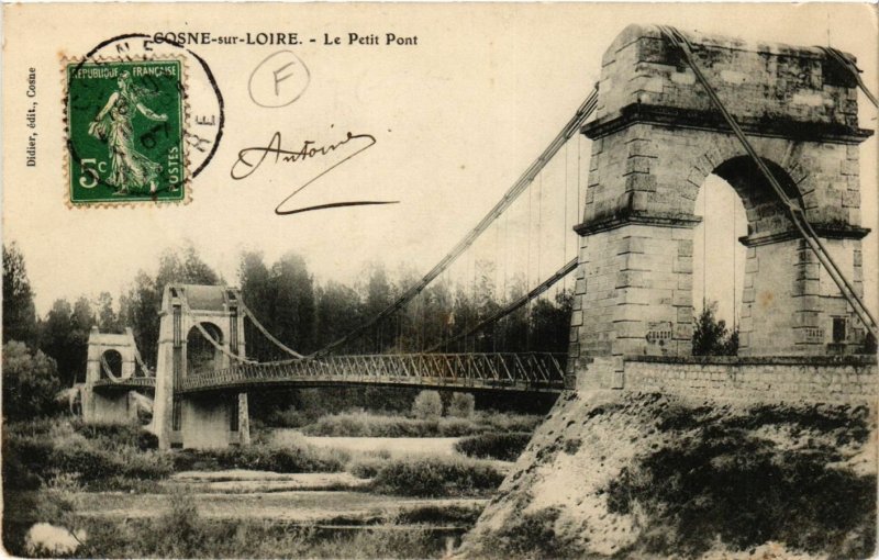 CPA COSNE-sur-LOIRE Le Petit Pont (421022)