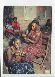 470804 Africa in pictures Coiffure-sitting Old photo postcard