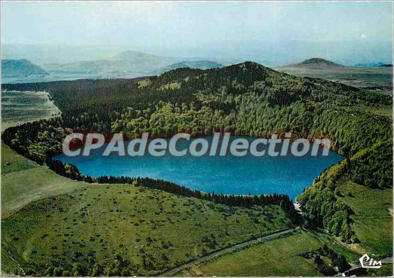 Postcard Modern Approx Besse in Chandesse Lac Pavin (D P) Aerial view