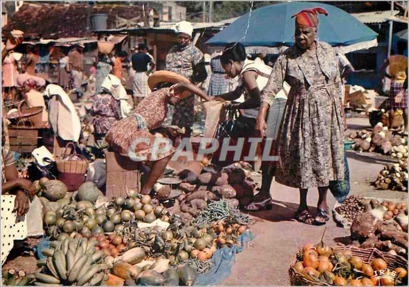 Modern Postcard Martinique A march Fort-de-France