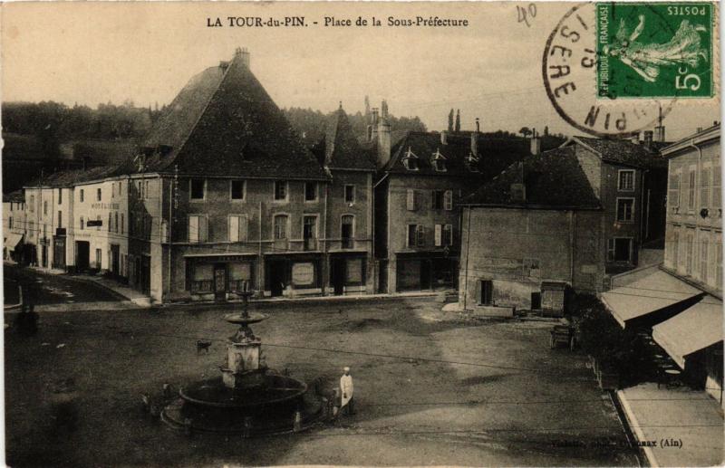 CPA La TOUR-du-PIN - Place de la Sous-Prefecture (652925)