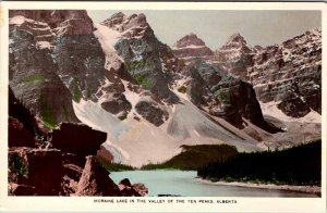 Postcard MOUNTAIN SCENE Ten Peaks Alberta AB AO1762