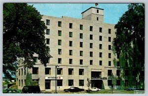 Lord Beaverbrook Hotel, Air Canada Agency, Fredericton New Brunswick Postcard