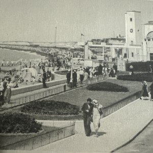 Dieppe FRANCE Beach Seaside POSTCARD 1920s Fashion Promenade Ocean