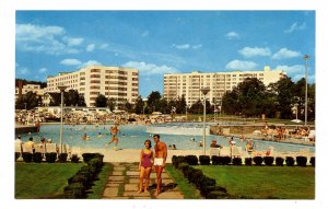 NY - Kiamesha Lake. Concord Resort Hotel, Huge Outdoor Swimming Pool