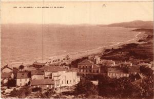 CPA Le LAVANDOU - Les Hotels et la Plage (635243)